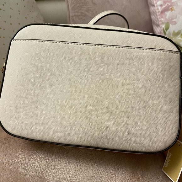 Michael Kors jet set crossbody with chain NWT - Picture 2 of 4